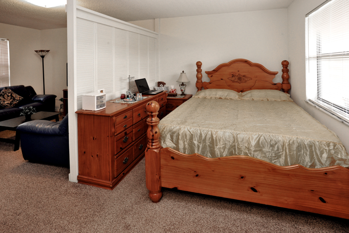 Bedroom with bed and lamps